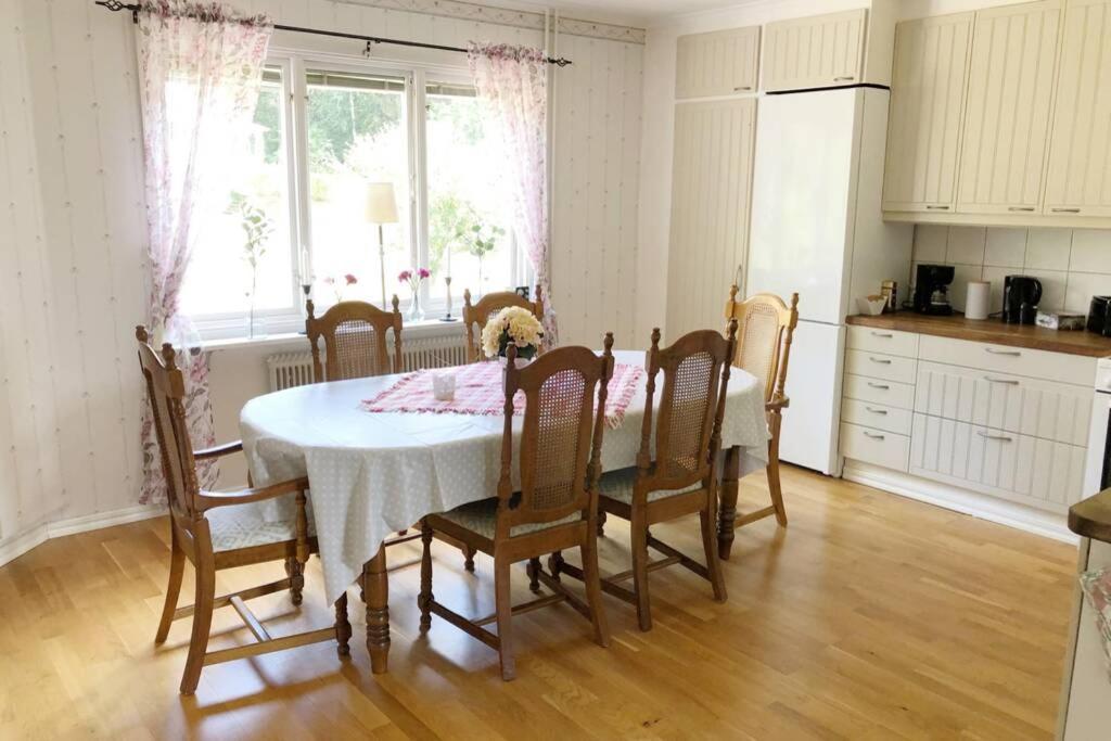 Egen Laegenhet I 2-Familjshus Pa Landet. Villa Tierp Eksteriør billede