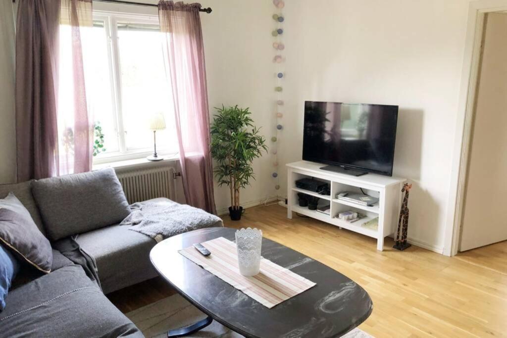 Egen Laegenhet I 2-Familjshus Pa Landet. Villa Tierp Eksteriør billede