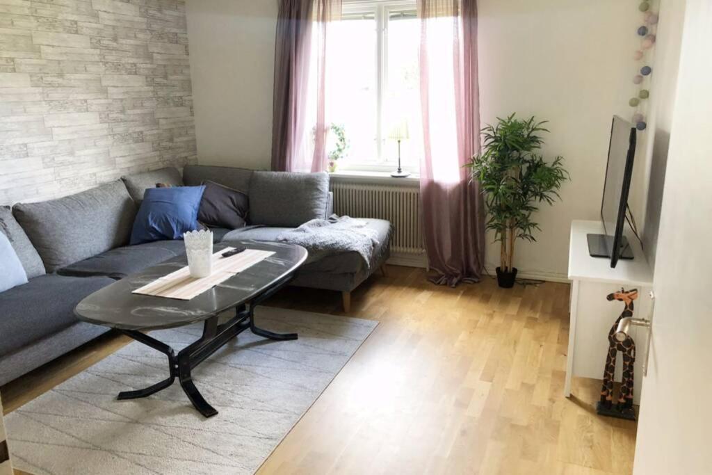 Egen Laegenhet I 2-Familjshus Pa Landet. Villa Tierp Eksteriør billede